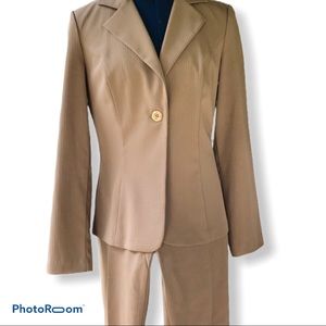 A. Byer | beige Pant Business Suit